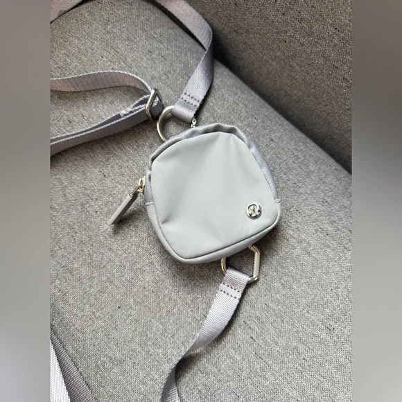 Lululemon 2 compartment shoulder bag - Picture 5 of 9